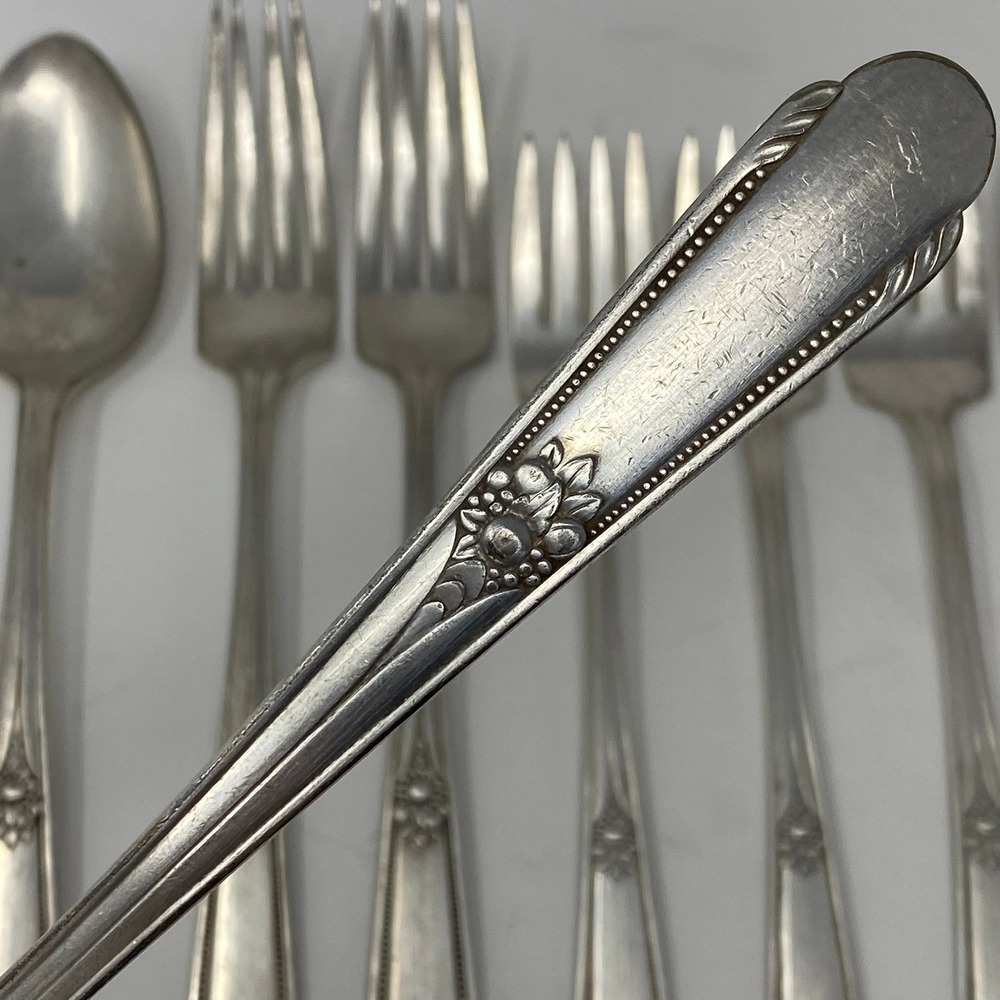 Vtg 40's Wm Rogers IS 8pc Flatware Silver Silverplate Memory Hiawatha Art Deco